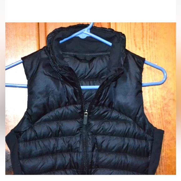 Size 10 Lululemon NAVY “ down for a run vest “ new - Picture 2 of 4
